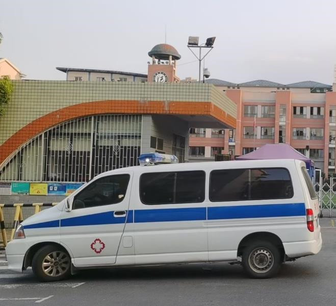 遂溪救护车出租护送骨折病人一公里多少钱